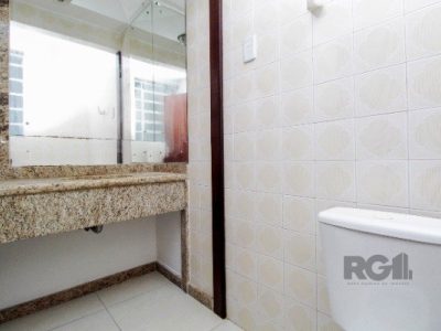 Casa à venda com 252m², 3 quartos, 1 suíte, 3 vagas no bairro Menino Deus em Porto Alegre - Foto 36