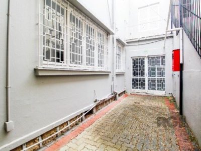 Casa à venda com 252m², 3 quartos, 1 suíte, 3 vagas no bairro Menino Deus em Porto Alegre - Foto 41