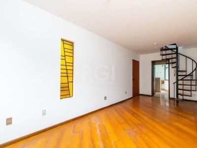 Cobertura à venda com 106m², 2 quartos, 2 vagas no bairro Santo Antônio em Porto Alegre - Foto 4