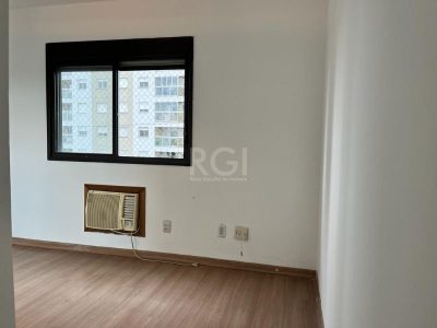 Apartamento à venda com 70m², 3 quartos, 1 suíte, 1 vaga no bairro São Geraldo em Porto Alegre - Foto 8