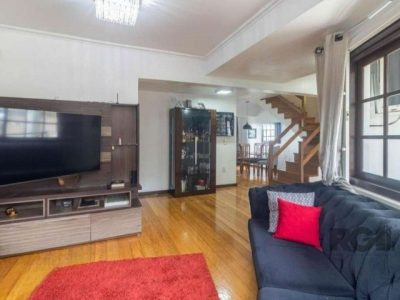 Casa à venda com 264m², 4 quartos, 1 suíte, 3 vagas no bairro Santo Antônio em Porto Alegre - Foto 4