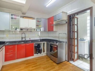 Casa à venda com 264m², 4 quartos, 1 suíte, 3 vagas no bairro Santo Antônio em Porto Alegre - Foto 9