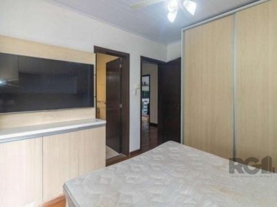 Casa à venda com 264m², 4 quartos, 1 suíte, 3 vagas no bairro Santo Antônio em Porto Alegre - Foto 15