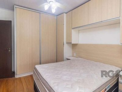 Casa à venda com 264m², 4 quartos, 1 suíte, 3 vagas no bairro Santo Antônio em Porto Alegre - Foto 18