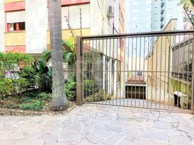 Apartamento à venda com 120m², 3 quartos, 1 suíte, 2 vagas no bairro Moinhos de Vento em Porto Alegre - Foto 3