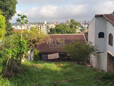 Casa à venda com 107m², 3 quartos, 2 vagas no bairro Tristeza em Porto Alegre - Foto 33