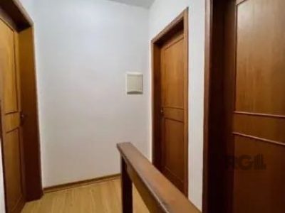 Casa à venda com 205m², 3 quartos, 1 suíte, 4 vagas no bairro Partenon em Porto Alegre - Foto 14