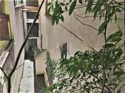 Casa à venda com 280m², 3 quartos, 1 suíte, 4 vagas no bairro Menino Deus em Porto Alegre - Foto 5