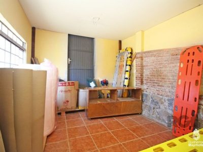 Casa à venda com 254m², 3 quartos, 1 suíte, 3 vagas no bairro Partenon em Porto Alegre - Foto 27