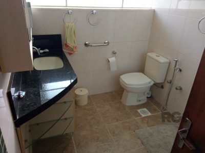 Casa à venda com 330m², 4 quartos, 1 suíte, 3 vagas no bairro Santo Antônio em Porto Alegre - Foto 6