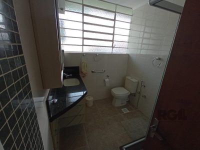 Casa à venda com 330m², 4 quartos, 1 suíte, 3 vagas no bairro Santo Antônio em Porto Alegre - Foto 7