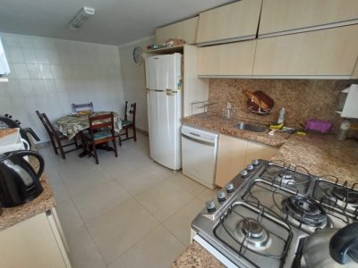 Casa à venda com 330m², 4 quartos, 1 suíte, 3 vagas no bairro Santo Antônio em Porto Alegre - Foto 12