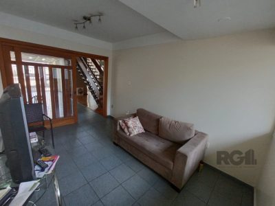 Casa à venda com 330m², 4 quartos, 1 suíte, 3 vagas no bairro Santo Antônio em Porto Alegre - Foto 19