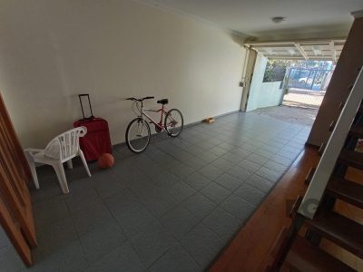 Casa à venda com 330m², 4 quartos, 1 suíte, 3 vagas no bairro Santo Antônio em Porto Alegre - Foto 21