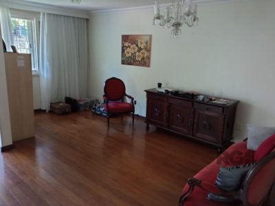 Casa à venda com 330m², 4 quartos, 1 suíte, 3 vagas no bairro Santo Antônio em Porto Alegre - Foto 23