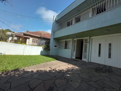 Casa à venda com 330m², 4 quartos, 1 suíte, 3 vagas no bairro Santo Antônio em Porto Alegre - Foto 25