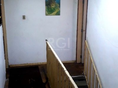 Casa à venda com 121m², 3 quartos, 1 suíte, 2 vagas no bairro Passo d'Areia em Porto Alegre - Foto 5