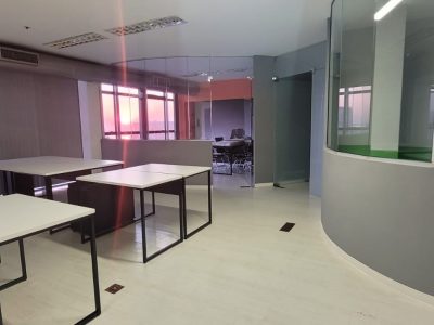 Conjunto/Sala à venda com 273m² no bairro Centro Histórico em Porto Alegre - Foto 24