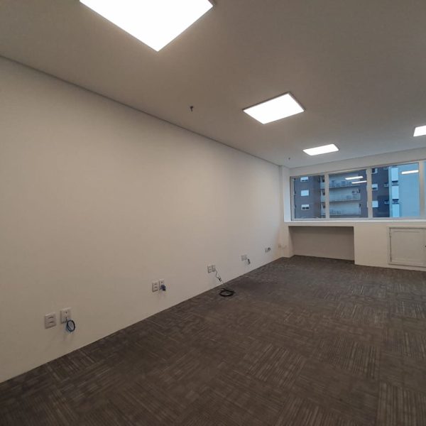 Sala para alugar com 34m², 1 vaga no bairro Jardim Botânico em Porto Alegre - Foto 1