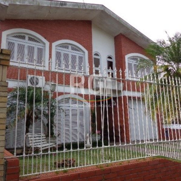 Casa à venda com 280m², 4 quartos, 1 suíte, 3 vagas no bairro Tristeza em Porto Alegre - Foto 1