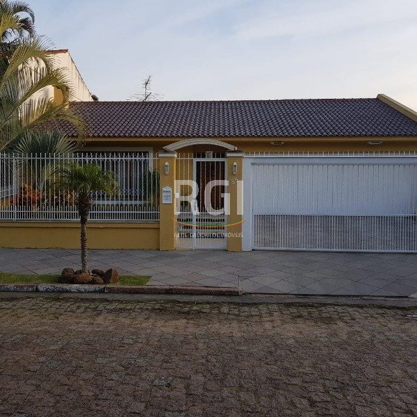 Casa à venda com 300m², 3 quartos, 1 suíte, 4 vagas no bairro Ipanema em Porto Alegre - Foto 1