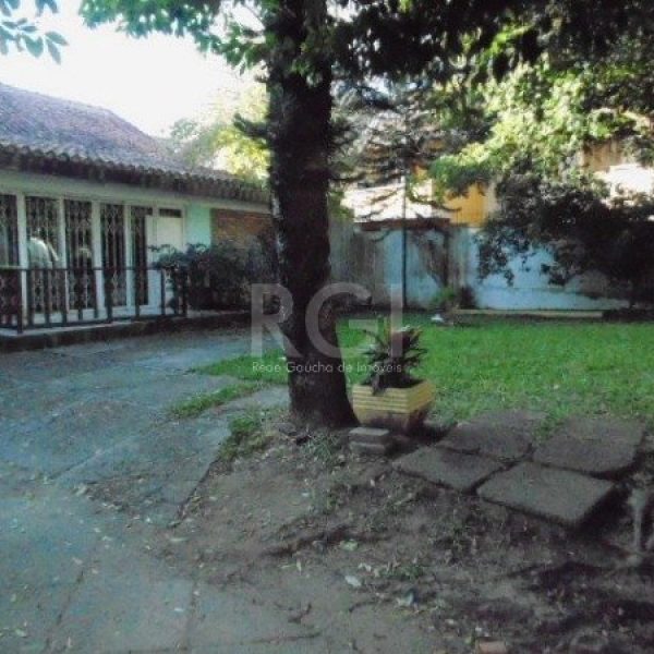 Casa à venda com 680m², 4 quartos, 1 suíte, 6 vagas no bairro Ipanema em Porto Alegre - Foto 1