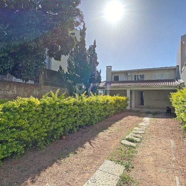 Casa à venda com 120m², 3 quartos, 1 suíte, 2 vagas no bairro Medianeira em Porto Alegre - Foto 1