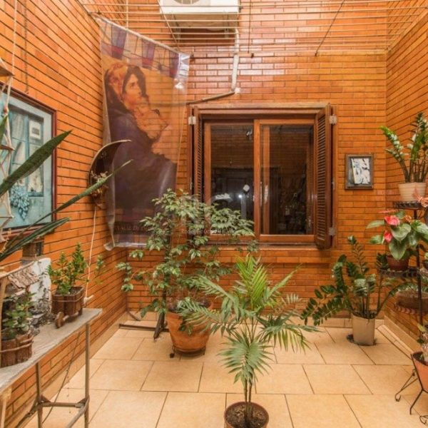 Casa à venda com 166m², 3 quartos, 1 suíte, 4 vagas no bairro Cristo Redentor em Porto Alegre - Foto 1