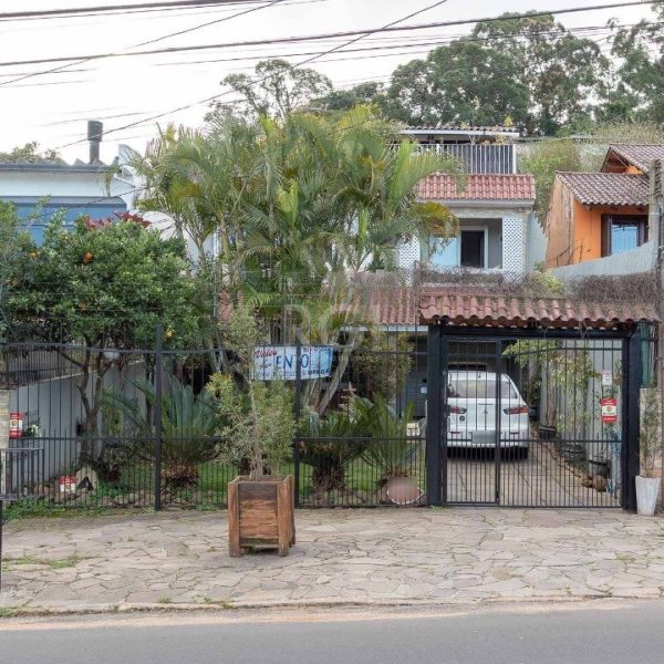 Casa à venda com 240m², 3 quartos, 1 suíte, 4 vagas no bairro Ipanema em Porto Alegre - Foto 1