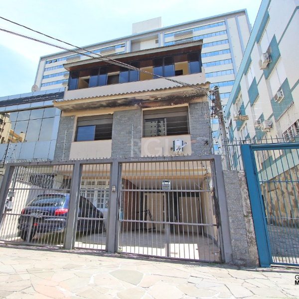 Casa à venda com 300m², 6 quartos, 1 suíte, 3 vagas no bairro Menino Deus em Porto Alegre - Foto 1