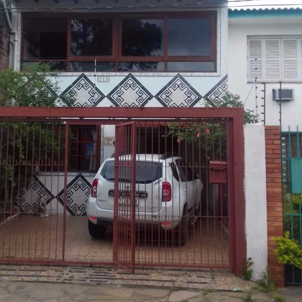 Casa à venda com 130m², 5 quartos, 1 suíte, 2 vagas no bairro Partenon em Porto Alegre - Foto 1