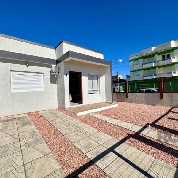 Casa à venda com 68m², 2 quartos, 2 vagas no bairro Jardim Beira Mar em Capão da Canoa - Foto 1