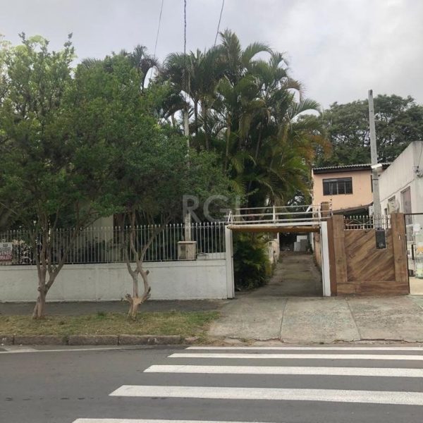 Casa à venda com 200m², 3 quartos, 1 suíte, 9 vagas no bairro Partenon em Porto Alegre - Foto 1