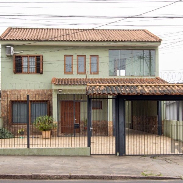 Casa à venda com 342m², 6 quartos, 1 suíte, 8 vagas no bairro Tristeza em Porto Alegre - Foto 1