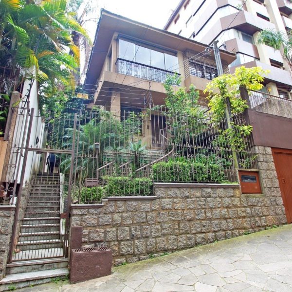 Casa à venda com 464m², 3 quartos, 1 suíte, 3 vagas no bairro Petrópolis em Porto Alegre - Foto 1