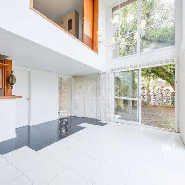 Casa à venda com 354m², 2 quartos, 2 suítes, 3 vagas no bairro Tristeza em Porto Alegre - Foto 1