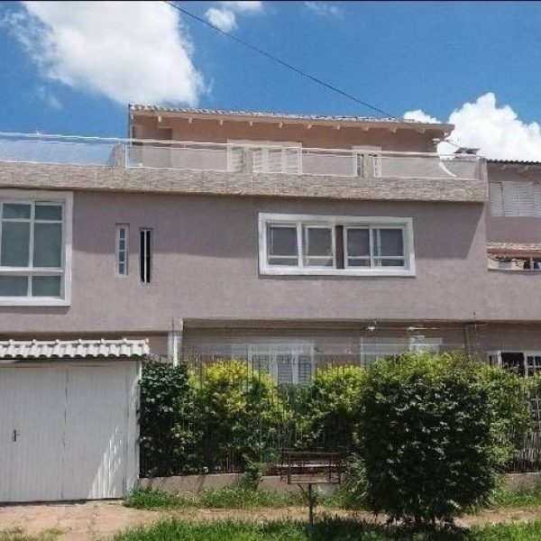 Casa à venda com 188m², 5 quartos, 2 suítes, 4 vagas no bairro Partenon em Porto Alegre - Foto 1