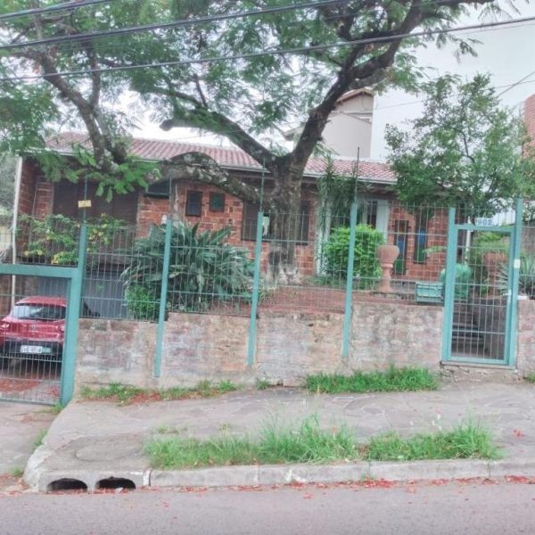 Casa à venda com 140m², 2 quartos, 1 suíte, 2 vagas no bairro Medianeira em Porto Alegre - Foto 1