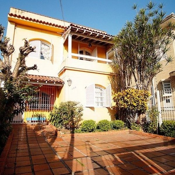 Casa à venda com 544m², 3 quartos, 1 suíte, 2 vagas no bairro Medianeira em Porto Alegre - Foto 1