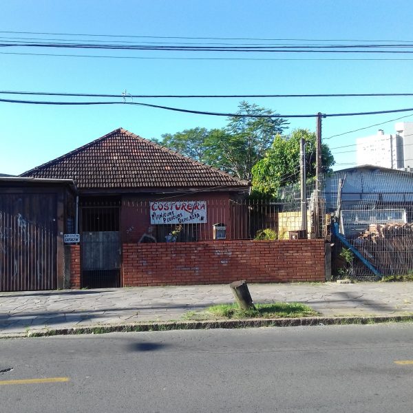 Casa à venda com 75m², 3 quartos, 2 vagas no bairro Partenon em Porto Alegre - Foto 1