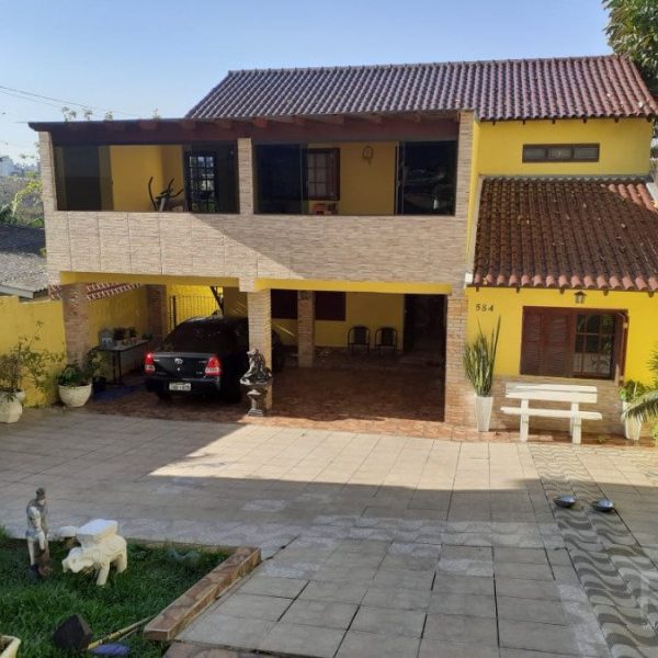 Casa à venda com 300m², 3 quartos, 1 suíte, 5 vagas no bairro Partenon em Porto Alegre - Foto 1