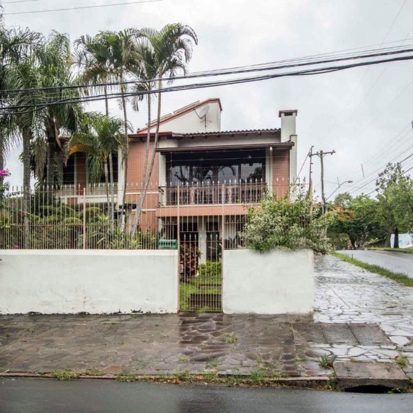 Casa à venda com 485m², 4 quartos, 1 suíte, 3 vagas no bairro Cristal em Porto Alegre - Foto 1