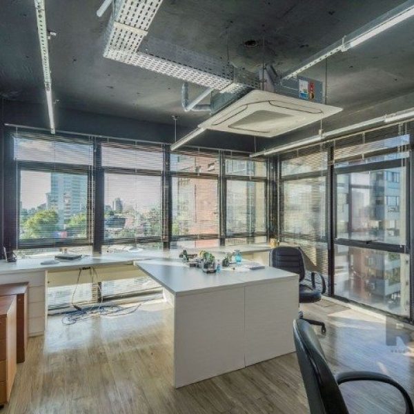 Conjunto/Sala à venda com 121m² no bairro Três Figueiras em Porto Alegre - Foto 1