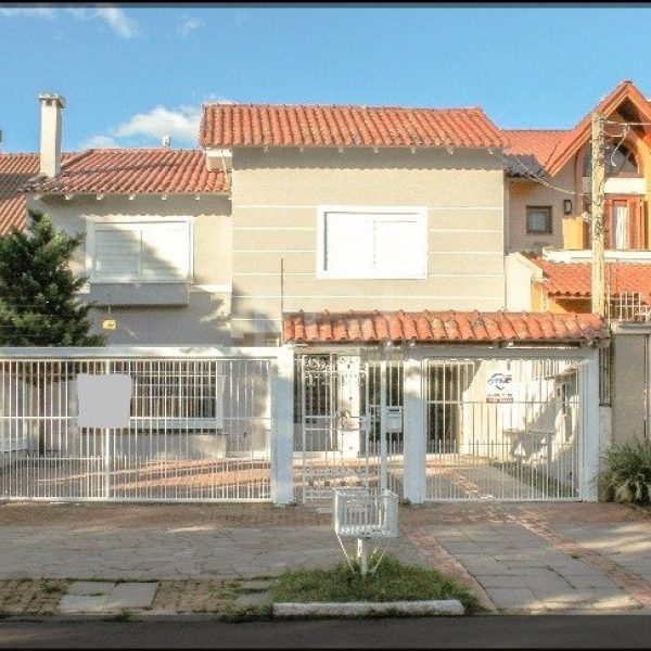 Casa à venda com 347m², 4 quartos, 1 suíte, 6 vagas no bairro Tristeza em Porto Alegre - Foto 1