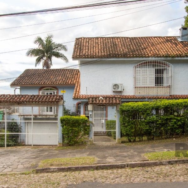 Casa à venda com 180m², 4 quartos, 1 suíte, 4 vagas no bairro Cristal em Porto Alegre - Foto 1