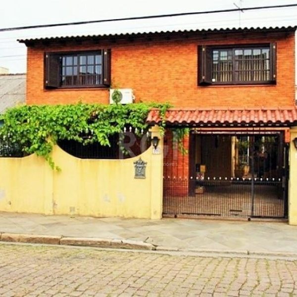 Casa à venda com 224m², 4 quartos, 4 suítes, 3 vagas no bairro Passo d'Areia em Porto Alegre - Foto 1