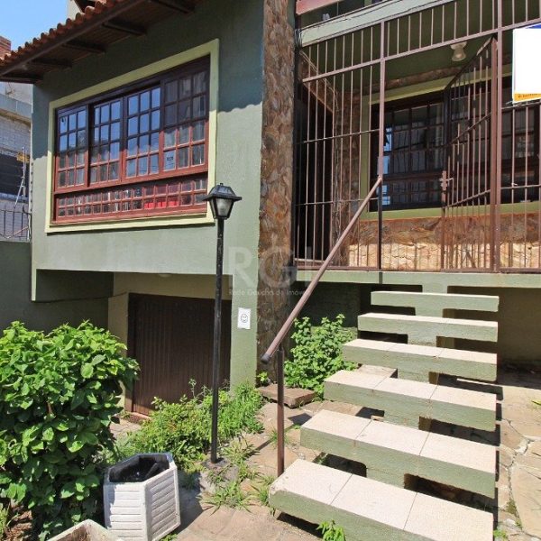 Casa à venda com 202m², 4 quartos, 1 suíte, 3 vagas no bairro Petrópolis em Porto Alegre - Foto 1