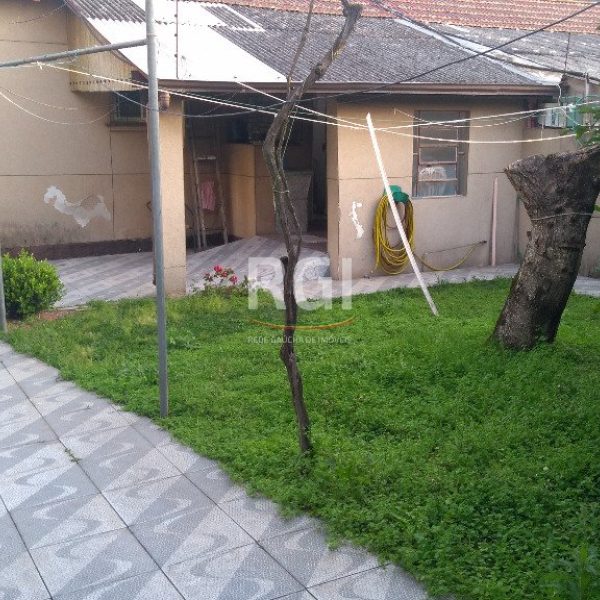 Casa à venda com 130m², 3 quartos, 7 vagas no bairro Passo d'Areia em Porto Alegre - Foto 1