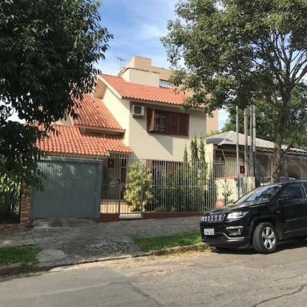 Casa à venda com 150m², 3 quartos, 2 vagas no bairro Partenon em Porto Alegre - Foto 1