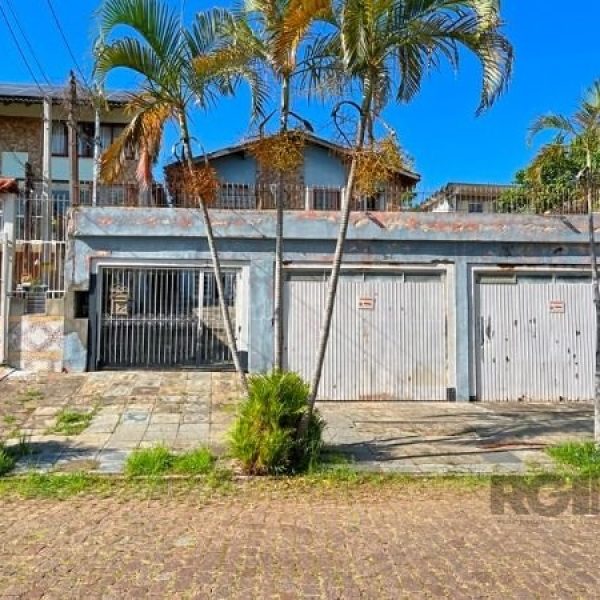 Casa à venda com 536m², 4 quartos, 1 suíte, 5 vagas no bairro Tristeza em Porto Alegre - Foto 1